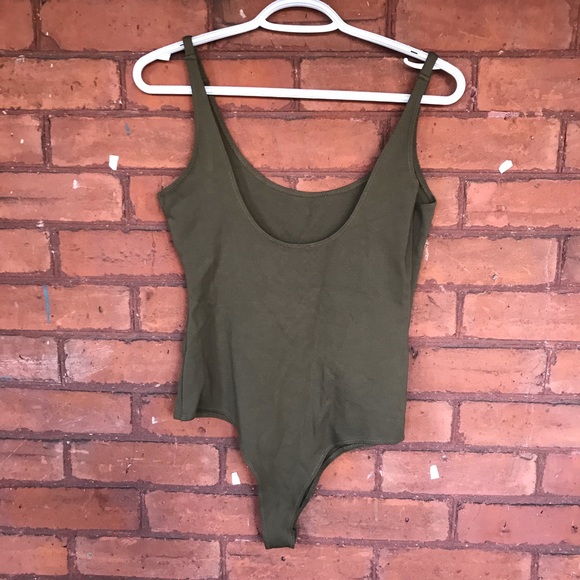 ✨3 for 20✨ Fashionova green bodysuit - Picture 5 of 5